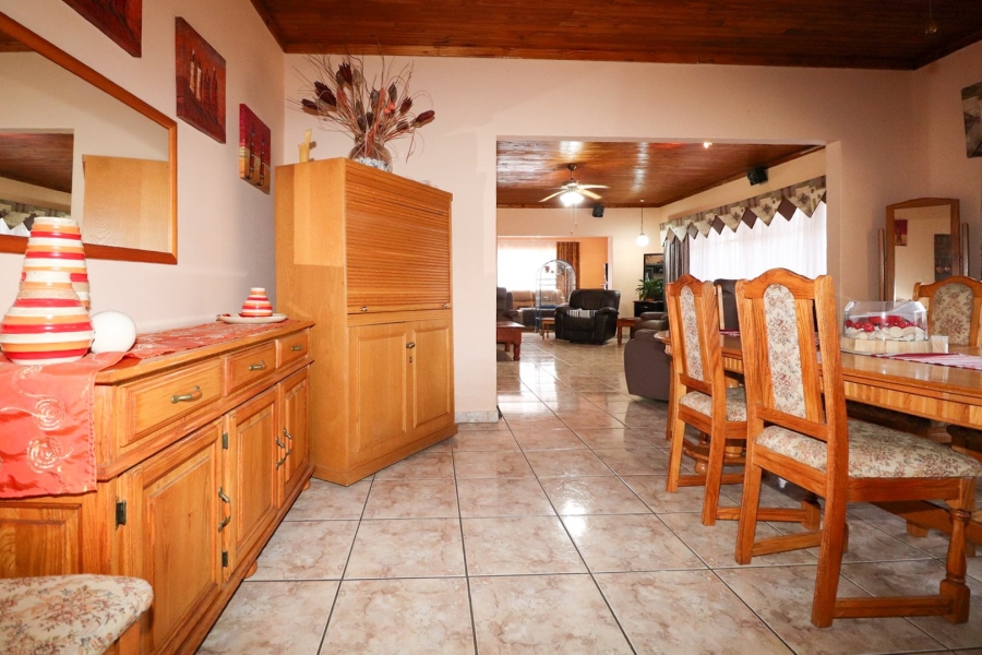 4 Bedroom Property for Sale in La Hoff North West